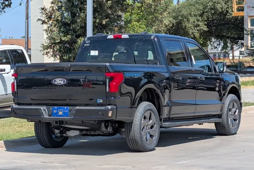 2025 Ford F-150 Lightning photo 1