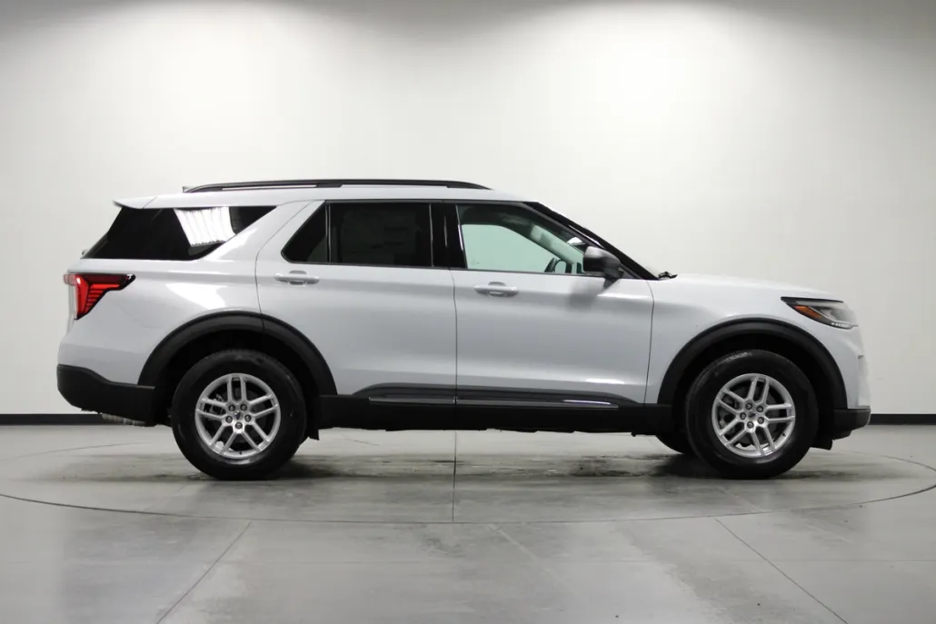 2025 Ford Explorer photo 1