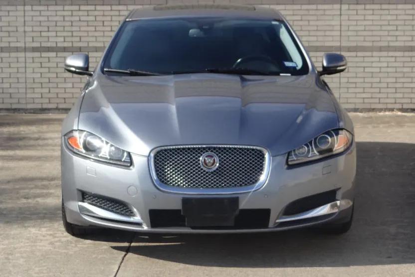 2015 Jaguar XF Premium photo 1