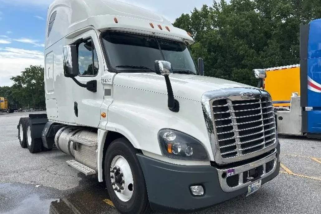 2019 Freightliner Cascadia 125" Sleeper Cab photo 1