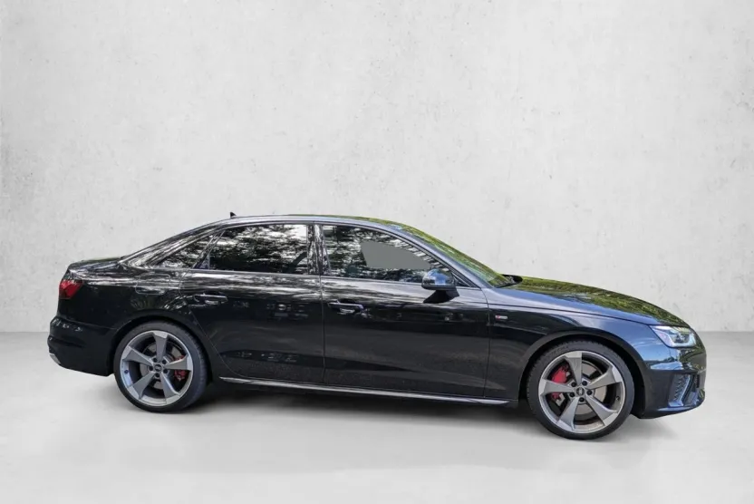 2022 Audi A4 S line Quattro Premium Plus photo 1