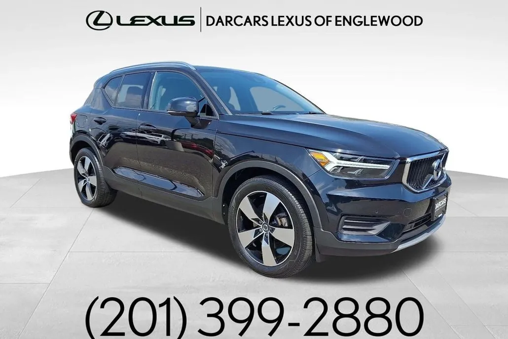 2020 Volvo XC40 Momentum T5 photo 1