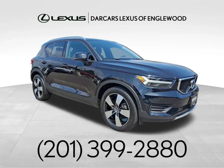2020 Volvo XC40 Momentum T5 photo 1