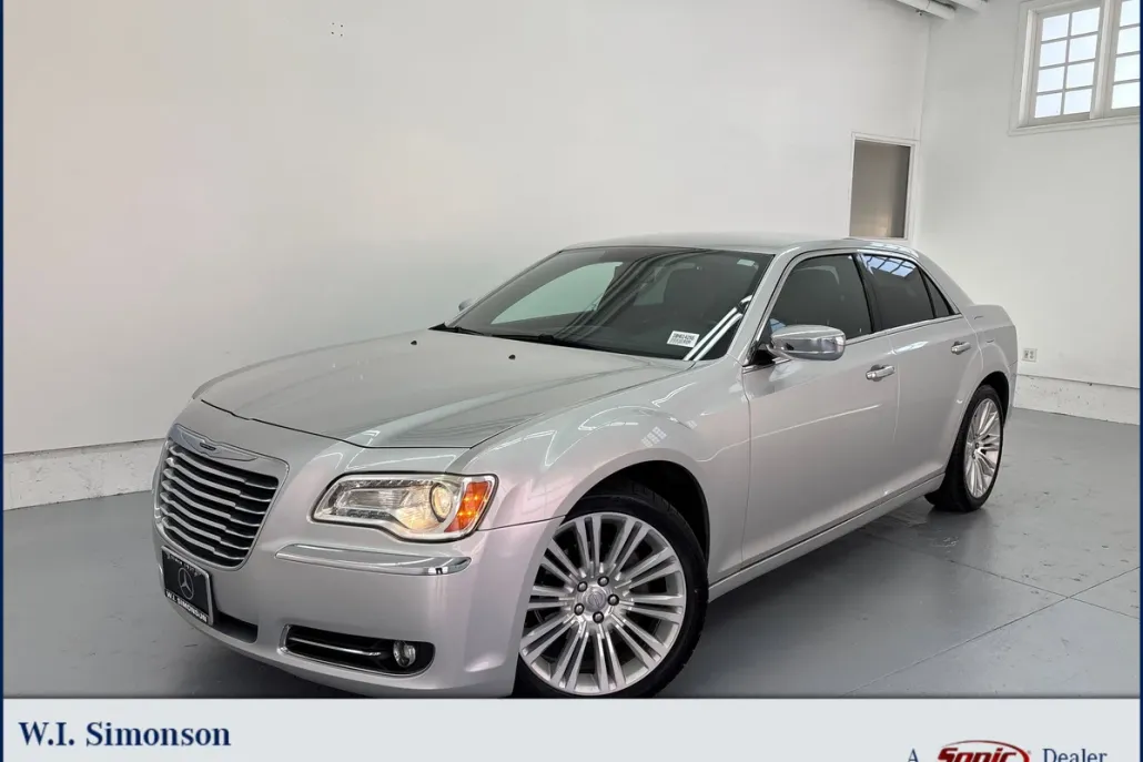 2011 Chrysler 300 Limited photo 1