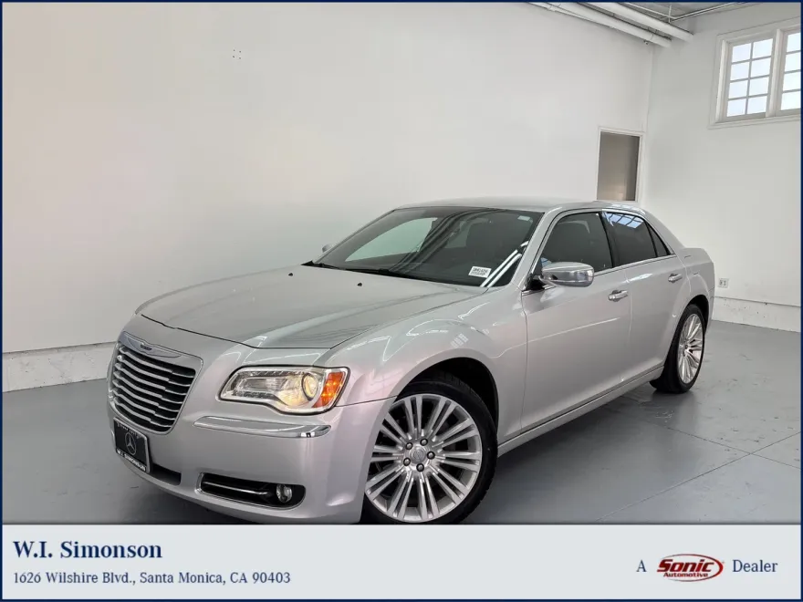 2011 Chrysler 300 Limited photo 1