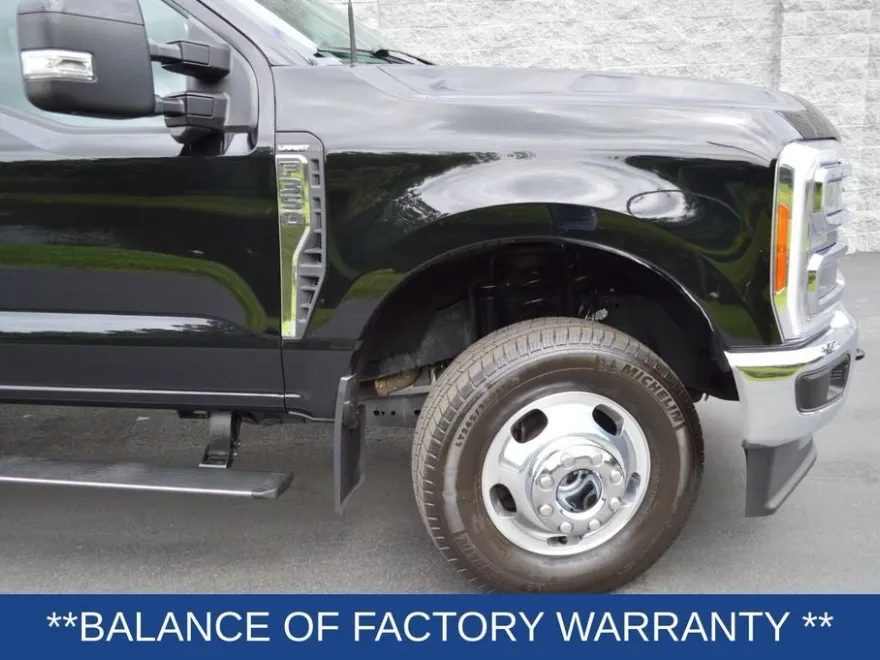 2023 Ford F-350 photo 1