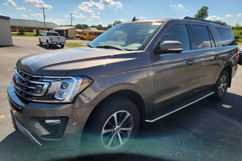 2019 Ford Expedition MAX XLT photo 1