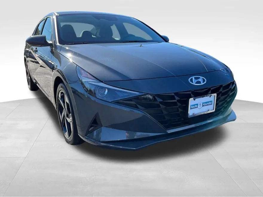 2023 Hyundai Elantra SEL photo 1