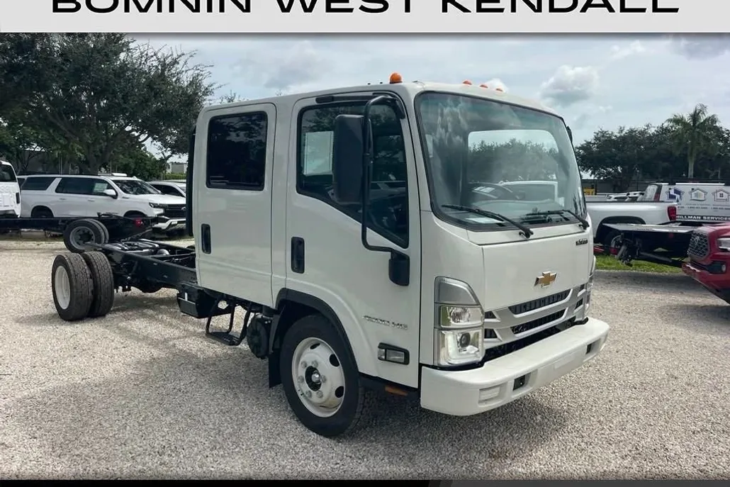 2024 Chevrolet Silverado 4500HD photo 1