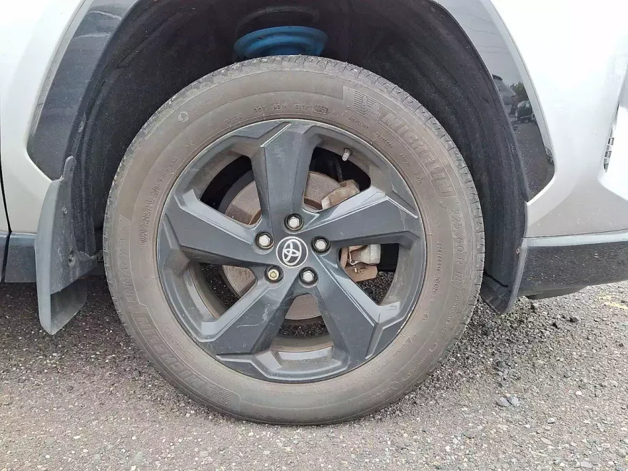 2020 Toyota RAV4 Hybrid XSE photo 1