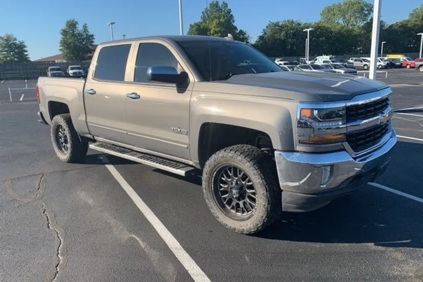 2017 Chevrolet Silverado 1500 LT1 photo 1