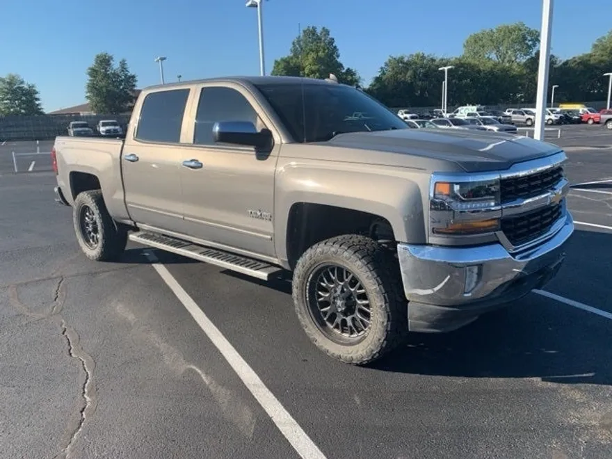 2017 Chevrolet Silverado 1500 LT1 photo 1