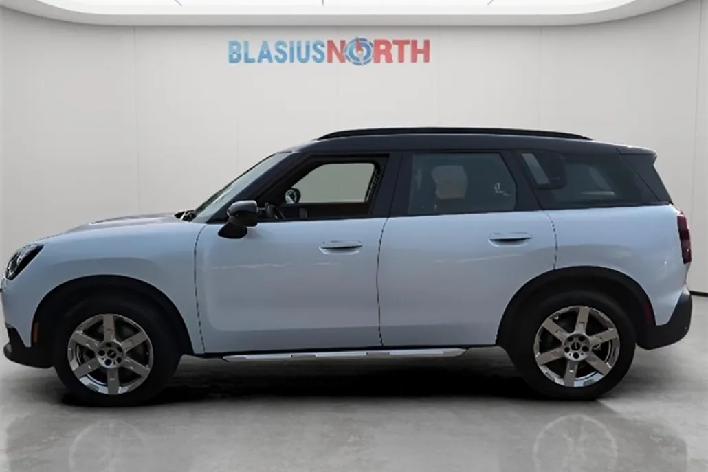 2025 Mini Cooper S ALL4 photo 1