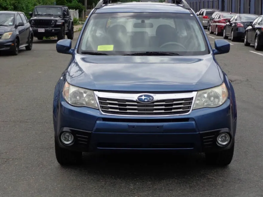 2010 Subaru Forester 2.5X photo 1