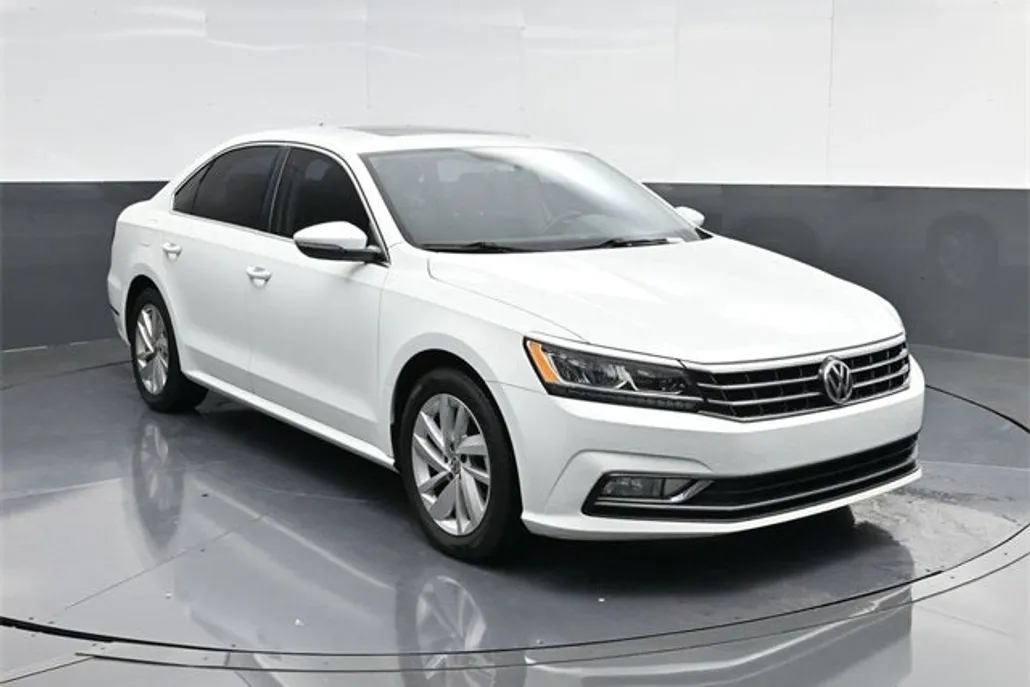 2018 Volkswagen Passat 2.0T SE photo 1