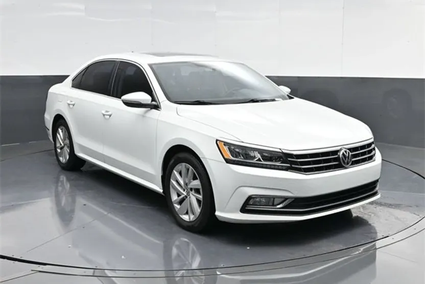 2018 Volkswagen Passat 2.0T SE photo 1