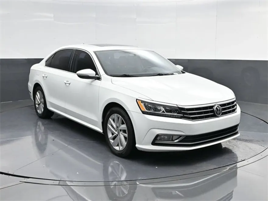 2018 Volkswagen Passat 2.0T SE photo 1