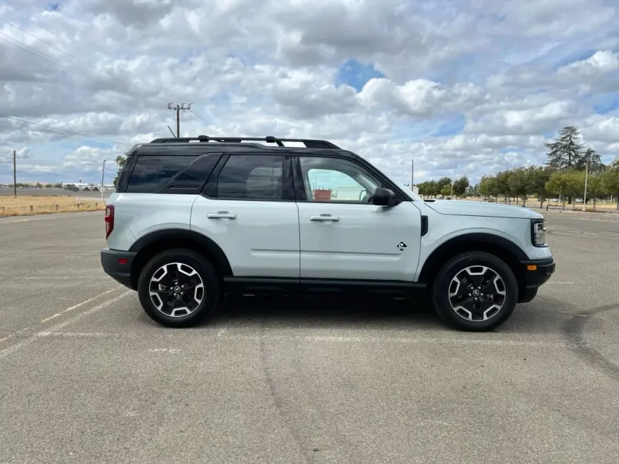 2021 Ford Bronco Sport Outer Banks photo 1