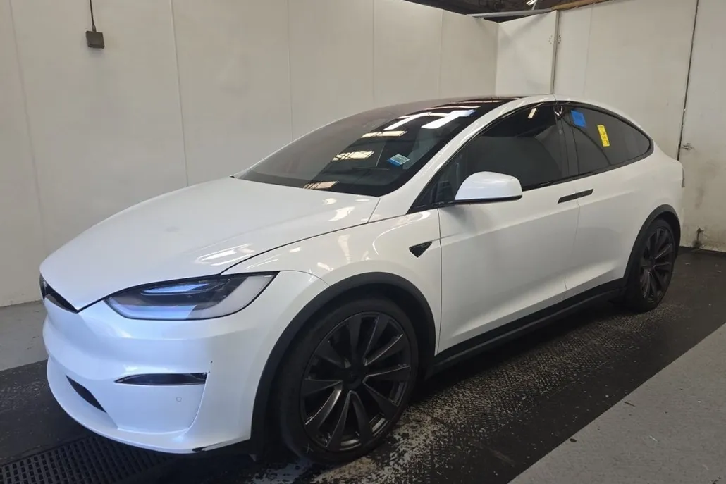 2022 Tesla Model X Plaid photo 1