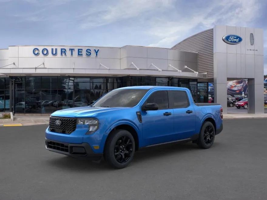 2025 Ford Maverick XLT photo 1
