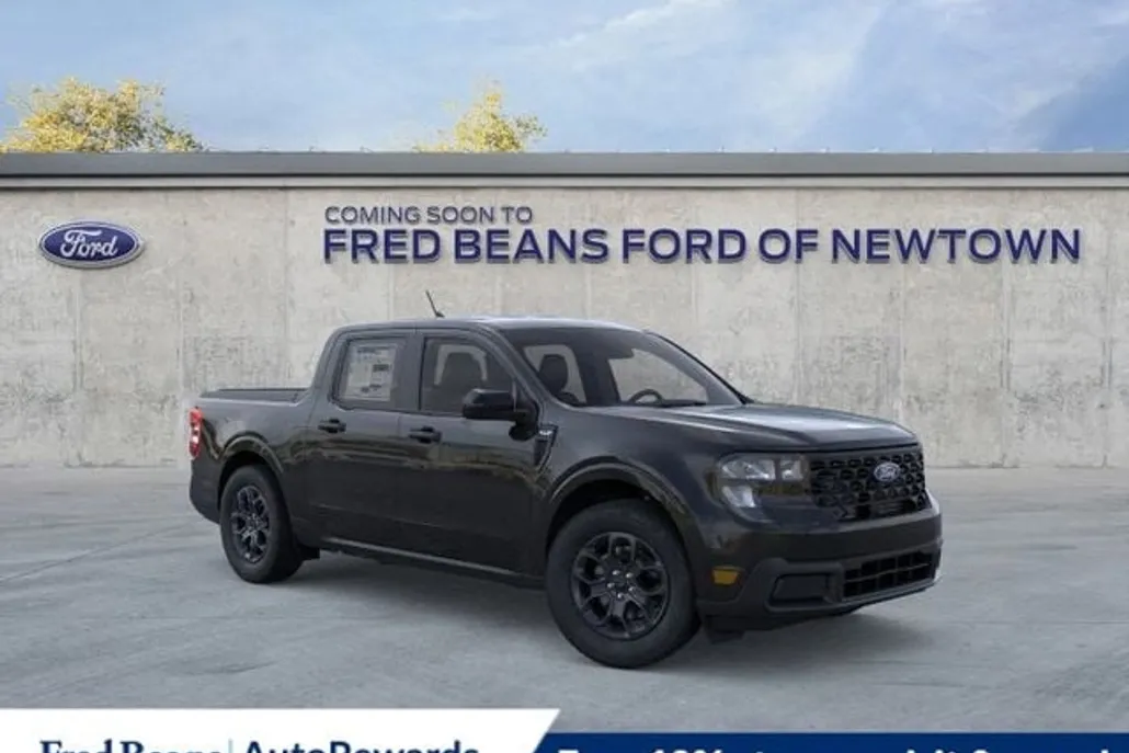 2025 Ford Maverick XLT photo 1