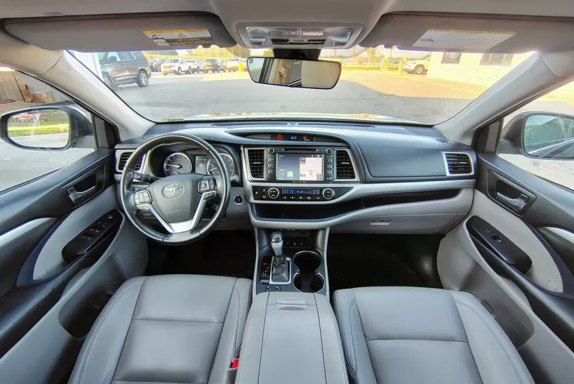 2019 Toyota Highlander SE XLE photo 1