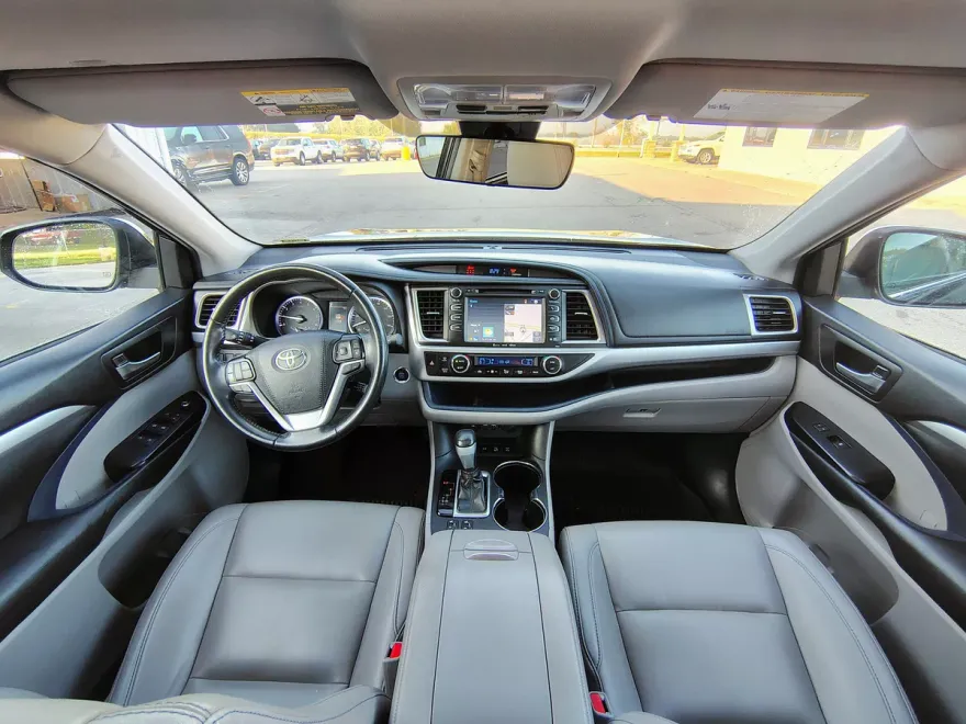 2019 Toyota Highlander SE XLE photo 1