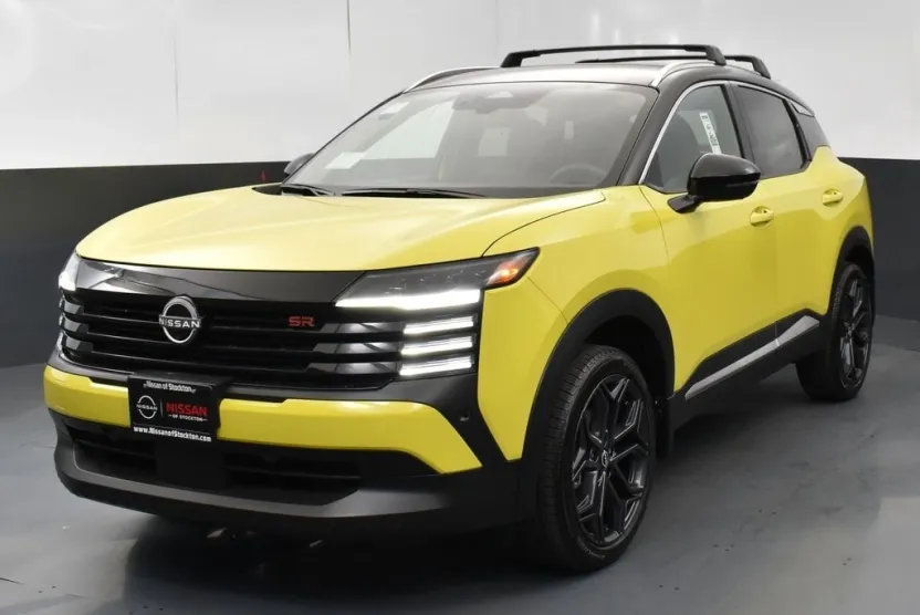 2025 Nissan Kicks SR photo 1