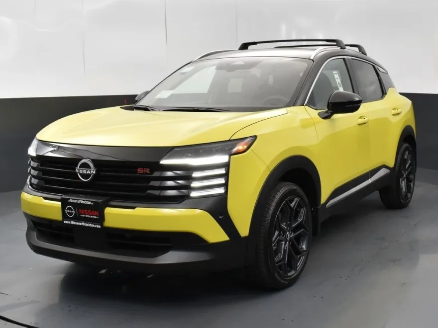 2025 Nissan Kicks SR photo 1