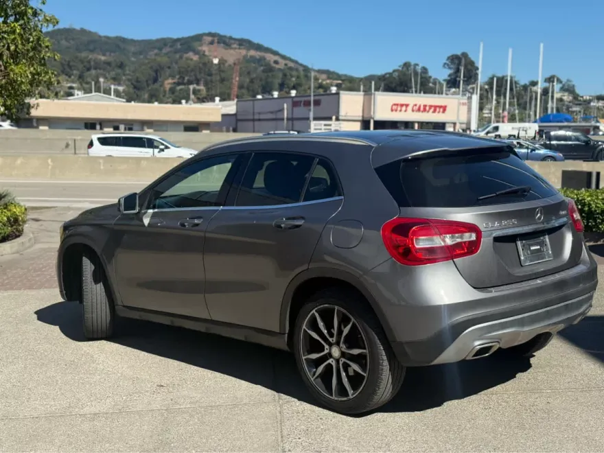 2016 Mercedes Benz GLA 250 photo 1