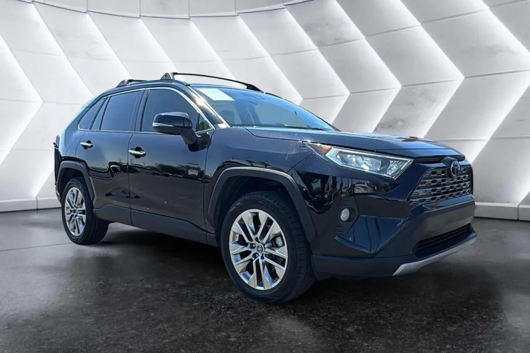 2019 Toyota RAV4 Limited photo 1