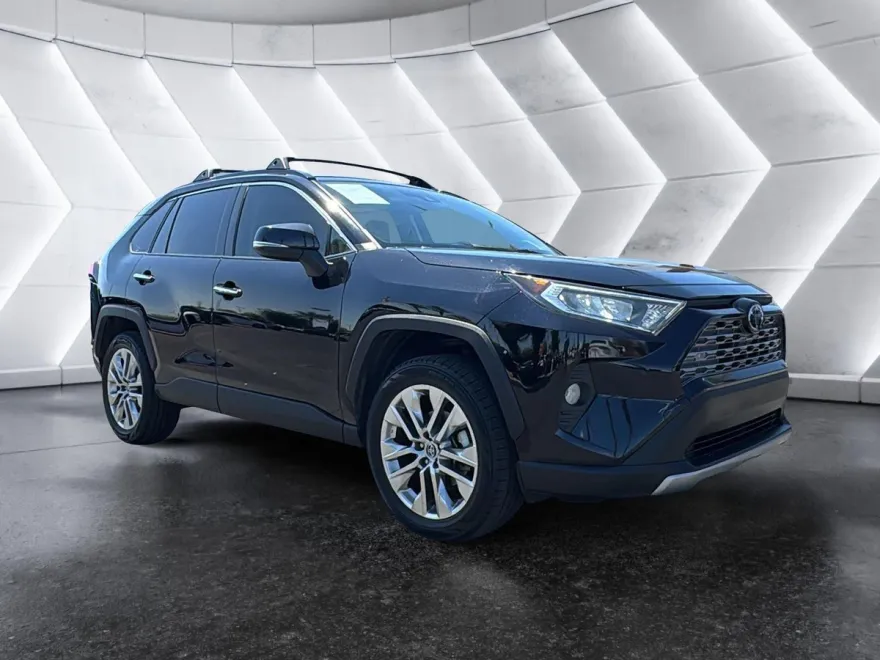 2019 Toyota RAV4 Limited photo 1