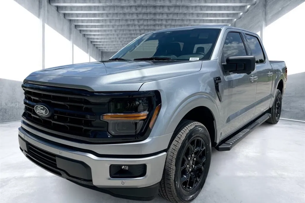 2025 Ford F-150 XLT photo 1