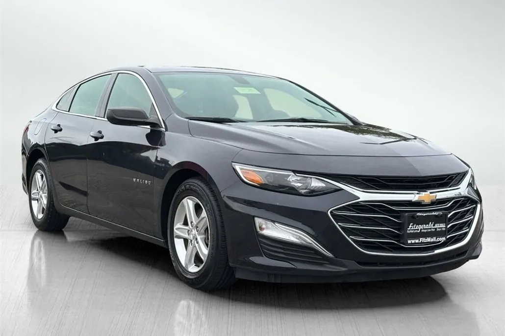 2022 Chevrolet Malibu LS photo 1