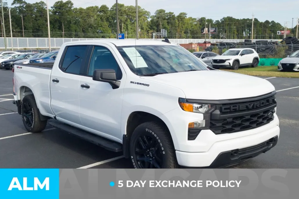 2023 Chevrolet Silverado 1500 Custom photo 1