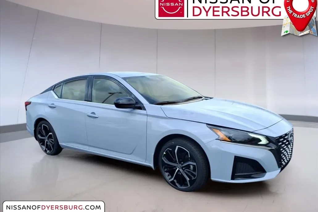 2025 Nissan Altima SR photo 1