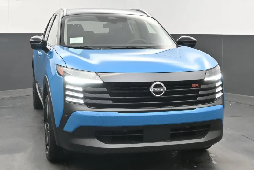 2025 Nissan Kicks SR photo 1