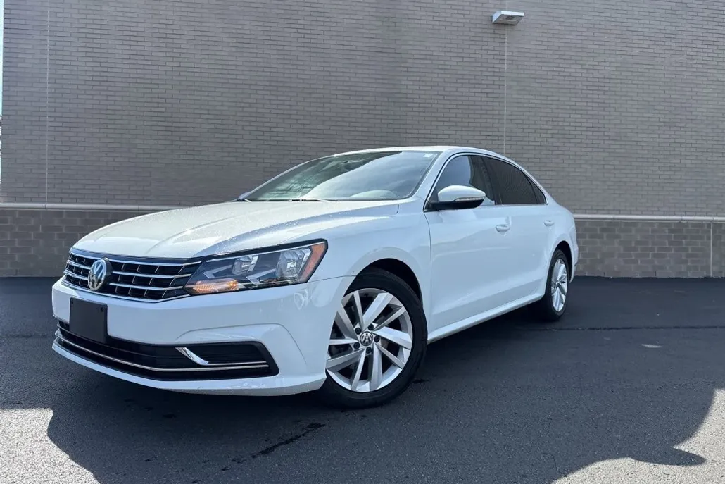 2018 Volkswagen Passat 2.0T SE photo 1