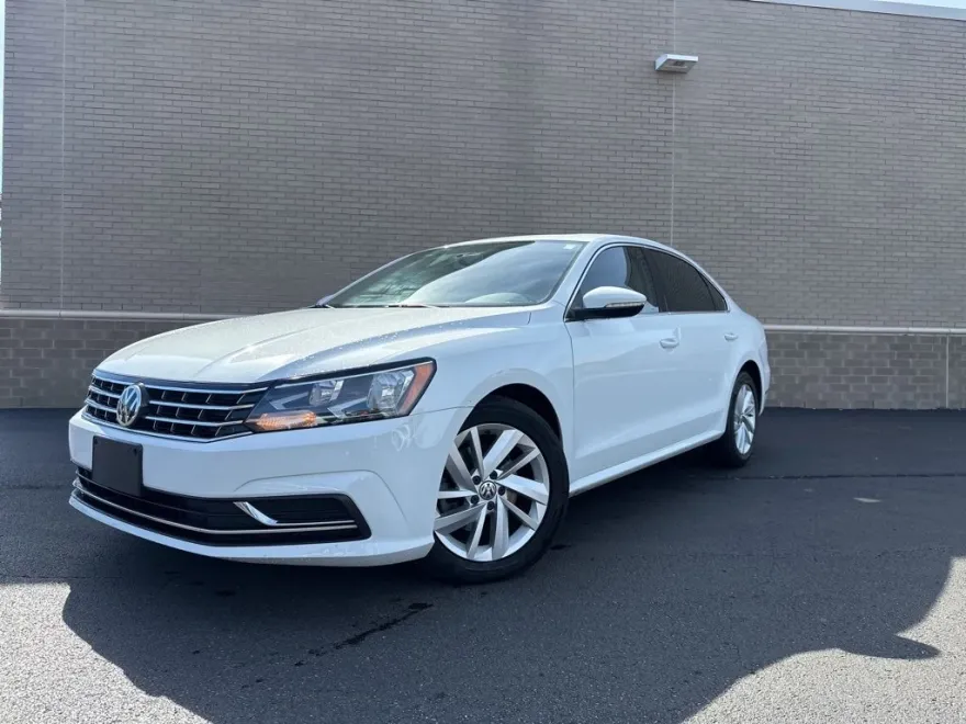 2018 Volkswagen Passat 2.0T SE photo 1