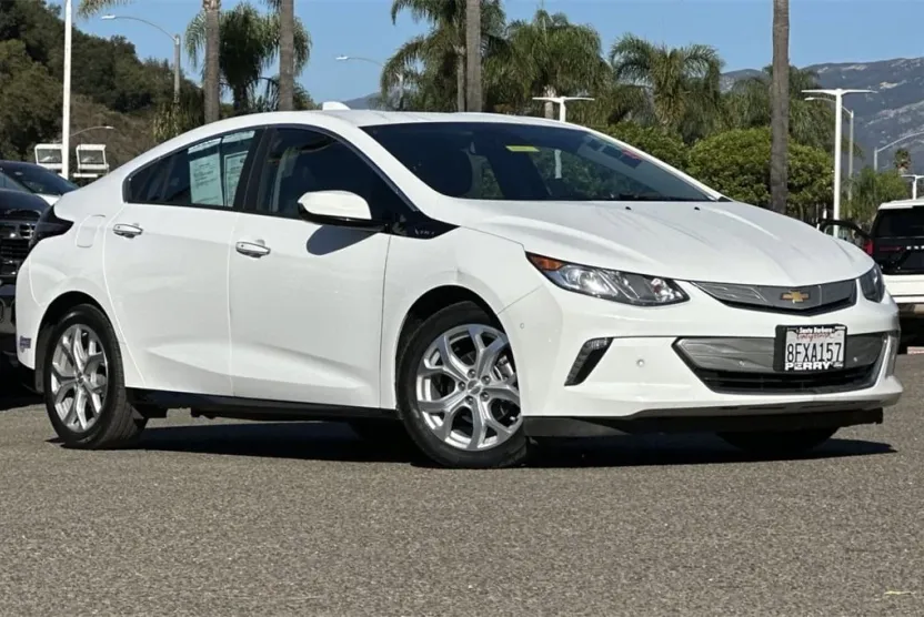 2018 Chevrolet Volt Premier photo 1