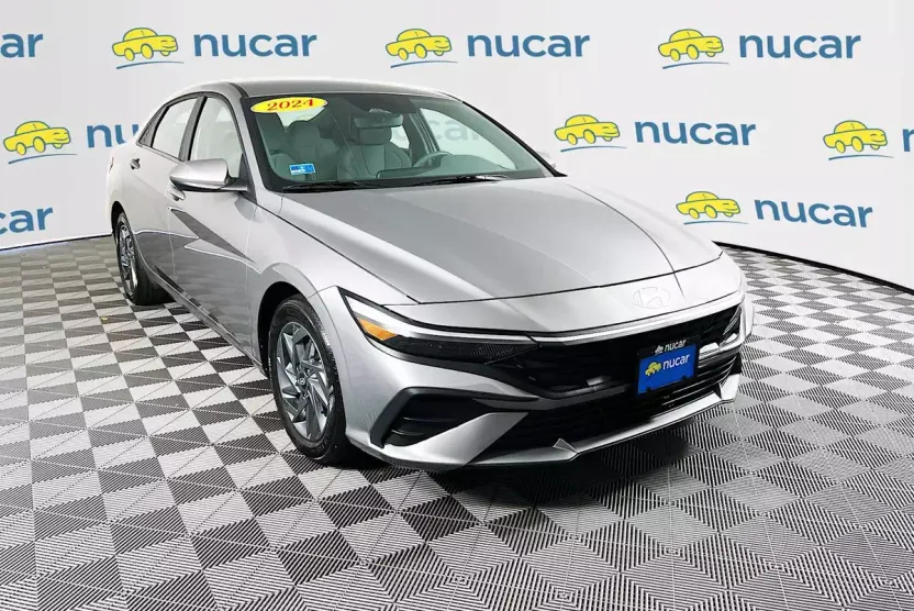2024 Hyundai Elantra SEL photo 1