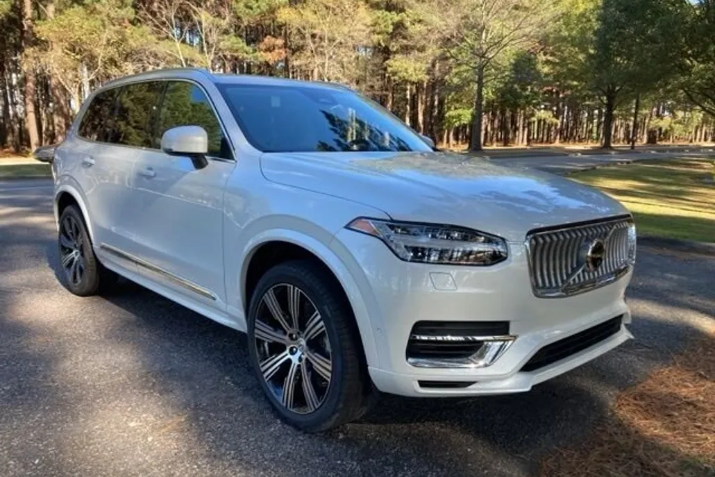 2025 Volvo XC90 T8 photo 1