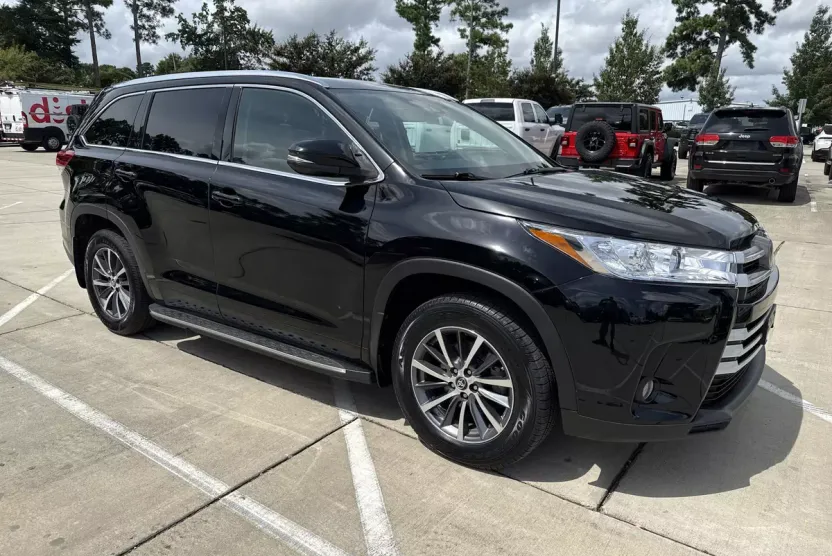 2017 Toyota Highlander XLE photo 1