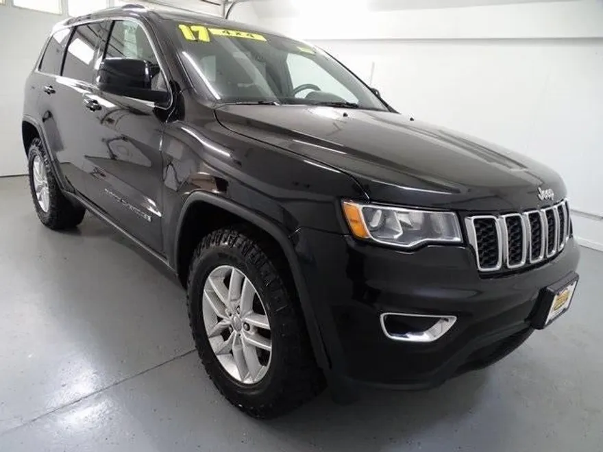 2017 Jeep Grand Cherokee Laredo photo 1