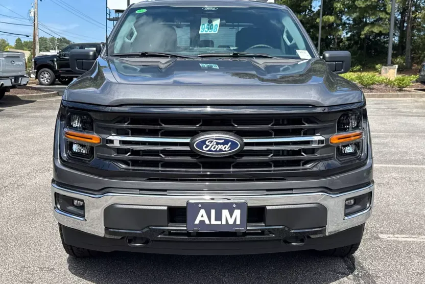 2025 Ford F-150 XLT photo 1
