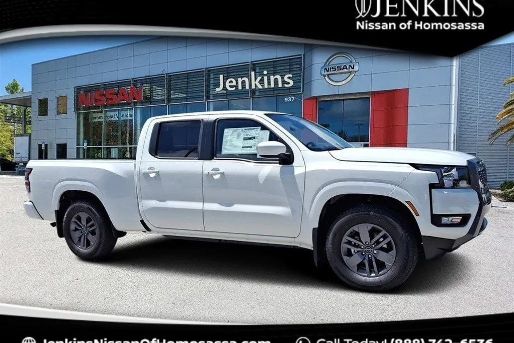 2025 Nissan Frontier SV photo 1