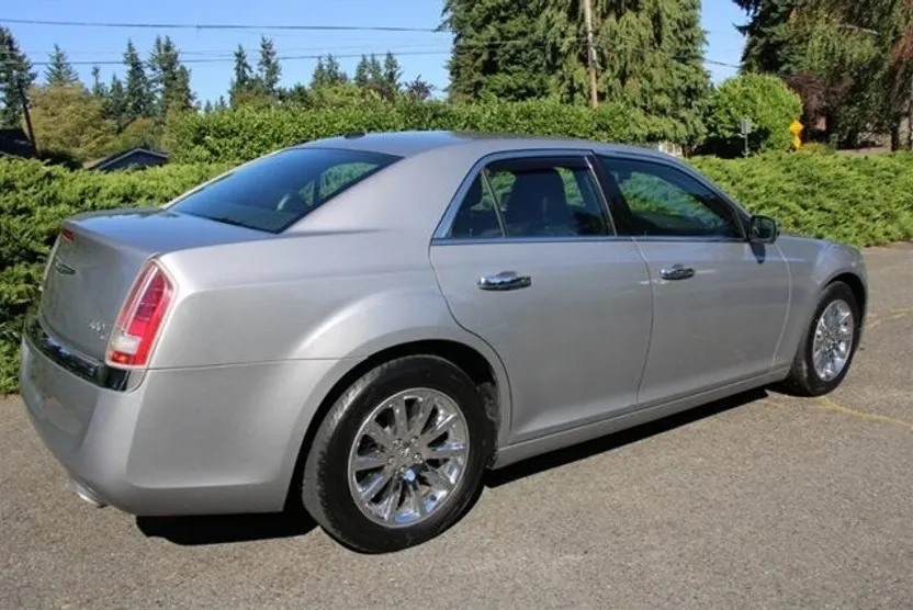 2011 Chrysler 300 C LX photo 1