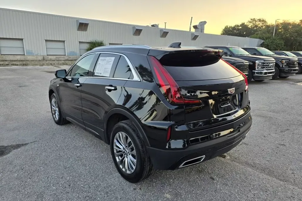 2024 Cadillac XT4 Premium Luxury photo 1