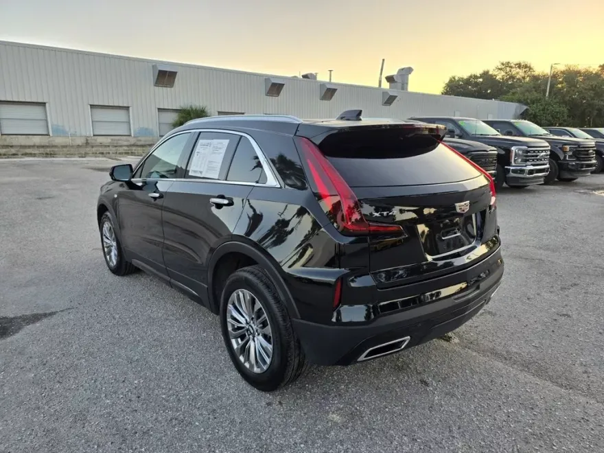 2024 Cadillac XT4 Premium Luxury photo 1