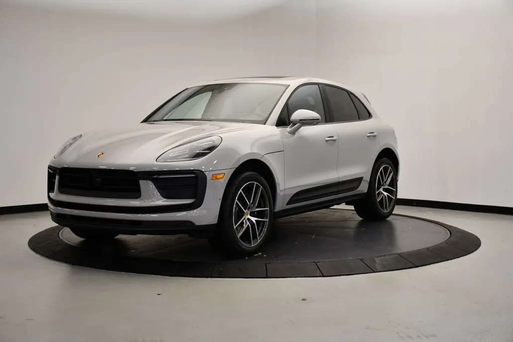 2026 Porsche Macan Base photo 1